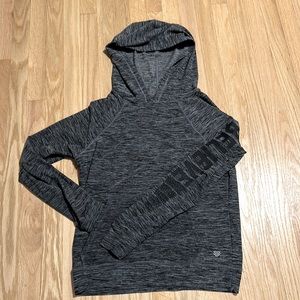 Active long sleeve hooded shirt